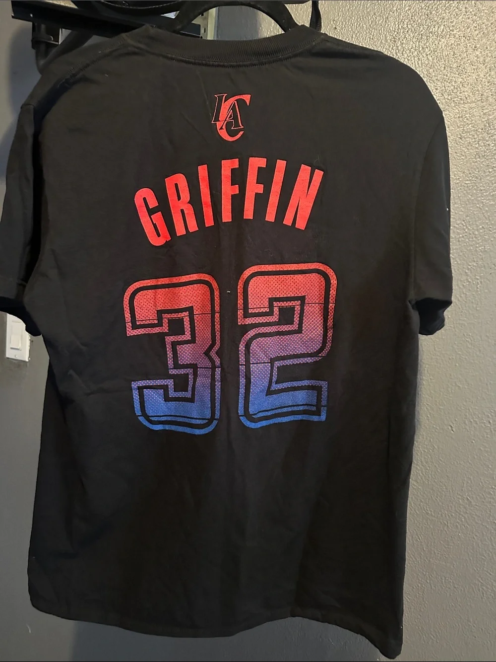 Adidas men Los Angeles Clippers Black Red Graphic Tee - Size men